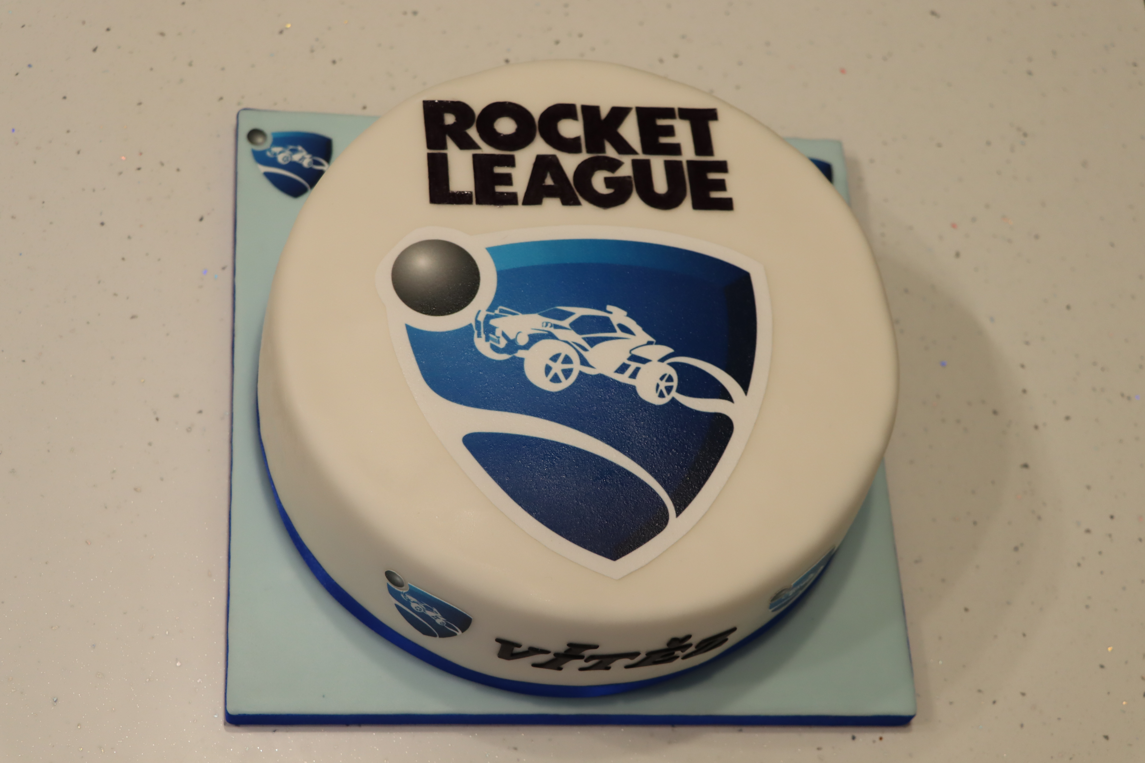 001_Rocket League cake